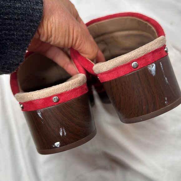 Vionic Kacie Red Suede Women's Clogs. Size 9. - Picture 6 of 9